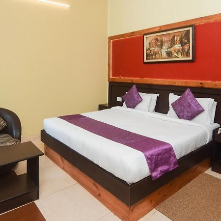 Hotel Varuna Benares Buitenkant foto