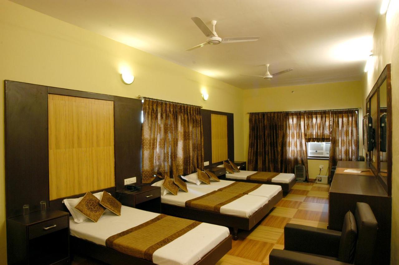 Hotel Varuna Benares Buitenkant foto