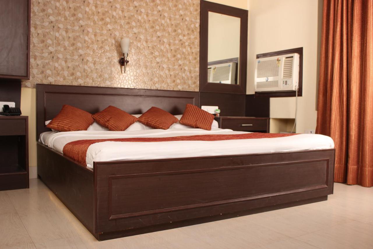 Hotel Varuna Benares Buitenkant foto