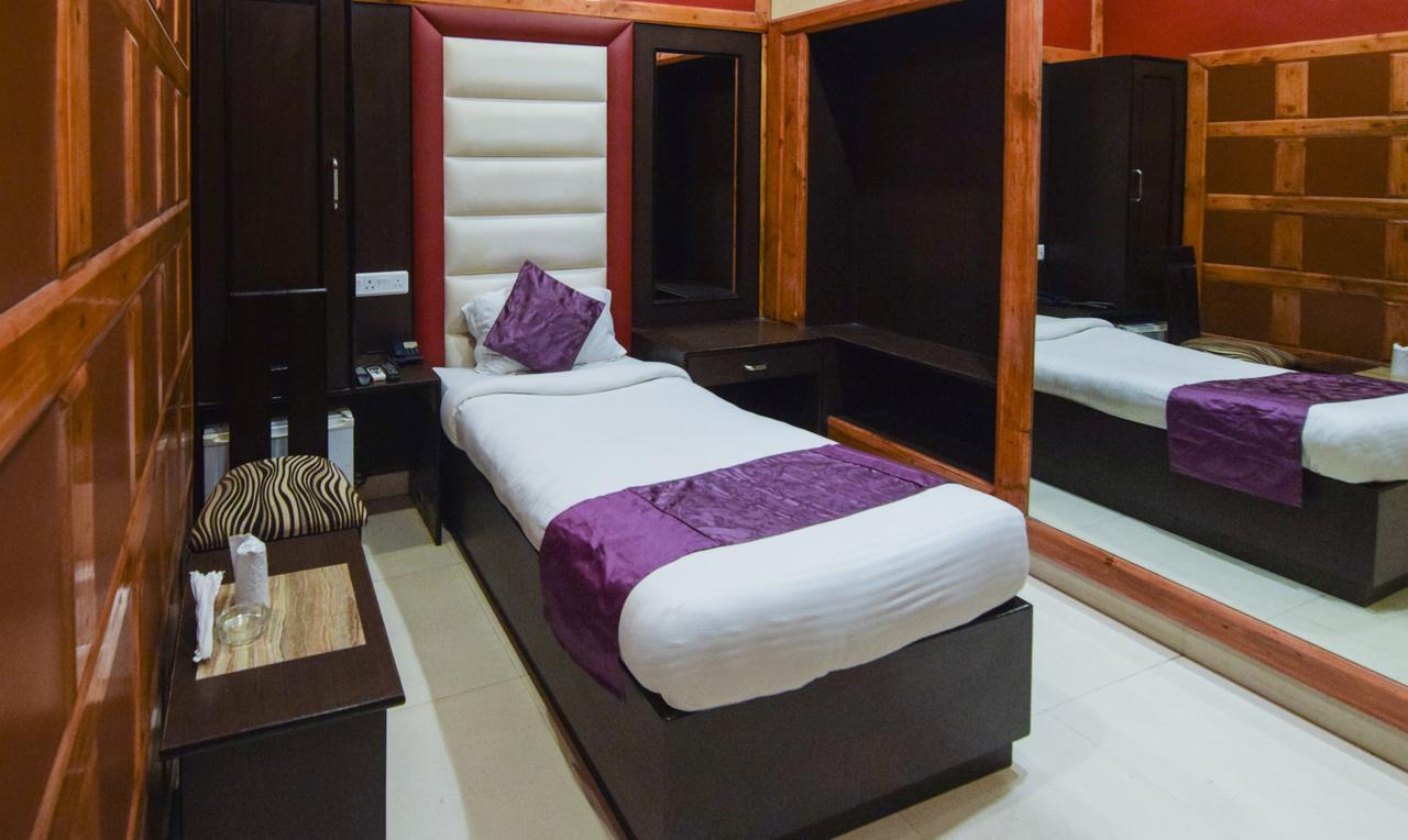 Hotel Varuna Benares Buitenkant foto