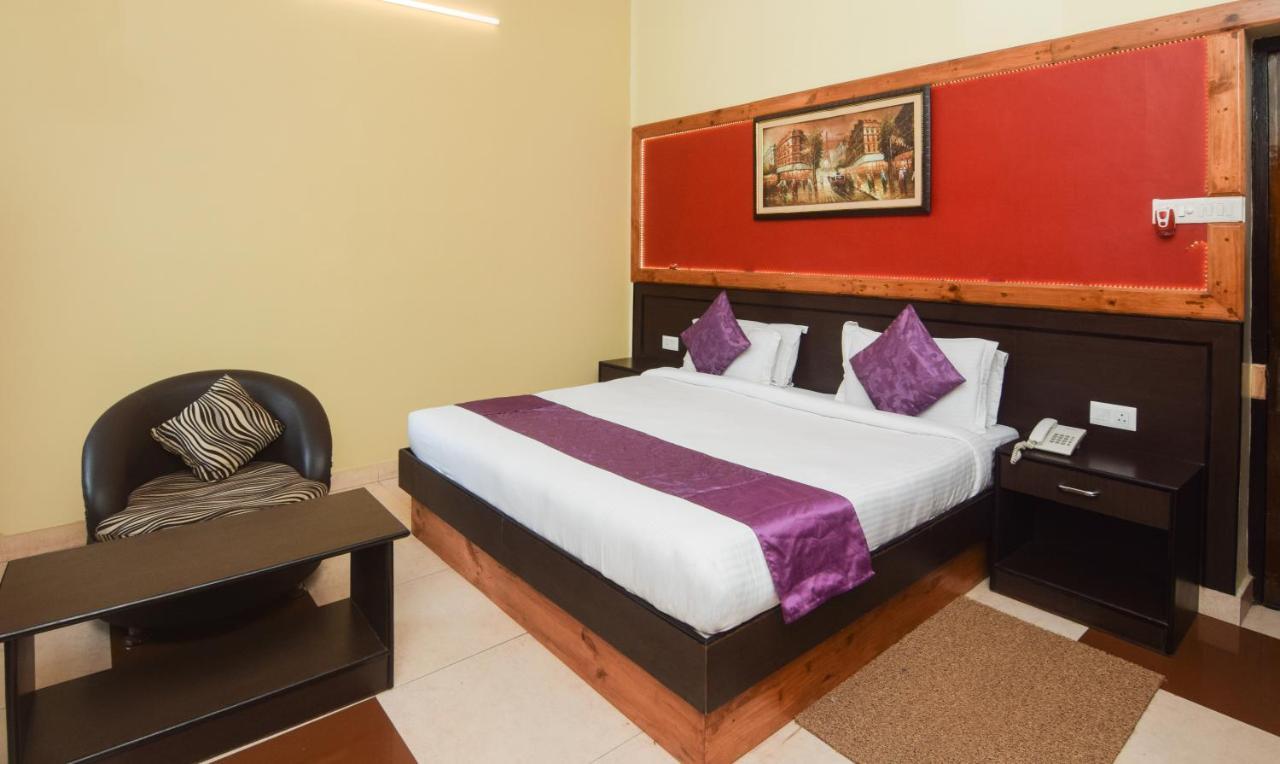 Hotel Varuna Benares Buitenkant foto