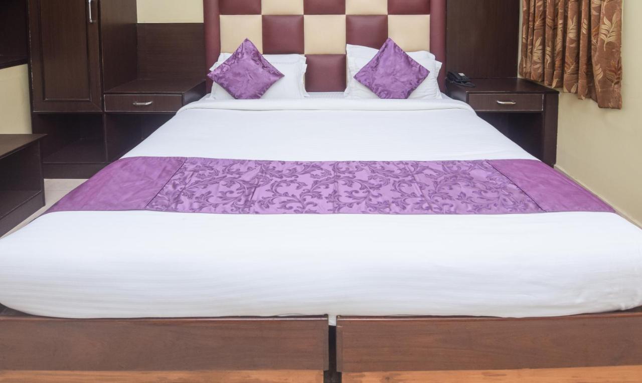 Hotel Varuna Benares Buitenkant foto