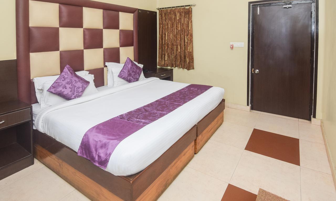 Hotel Varuna Benares Buitenkant foto