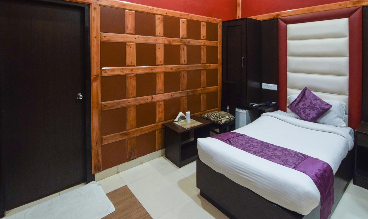 Hotel Varuna Benares Buitenkant foto