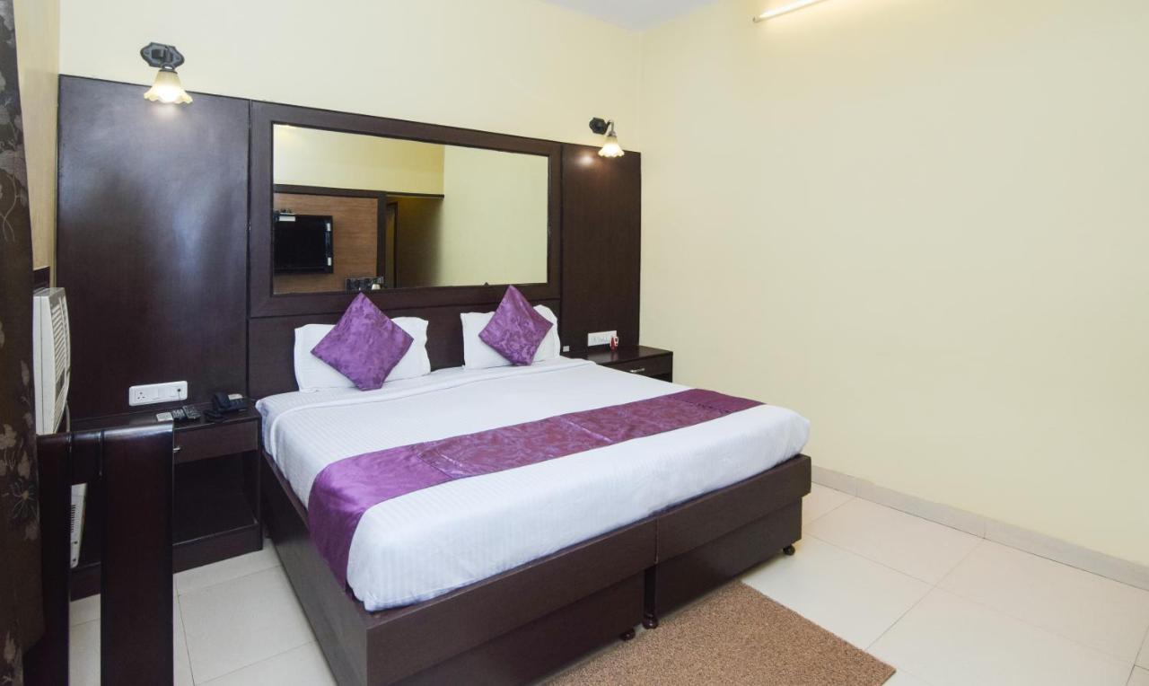 Hotel Varuna Benares Buitenkant foto
