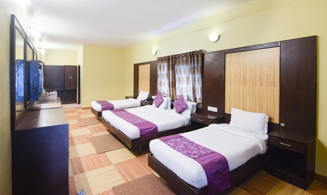 Hotel Varuna Benares Buitenkant foto