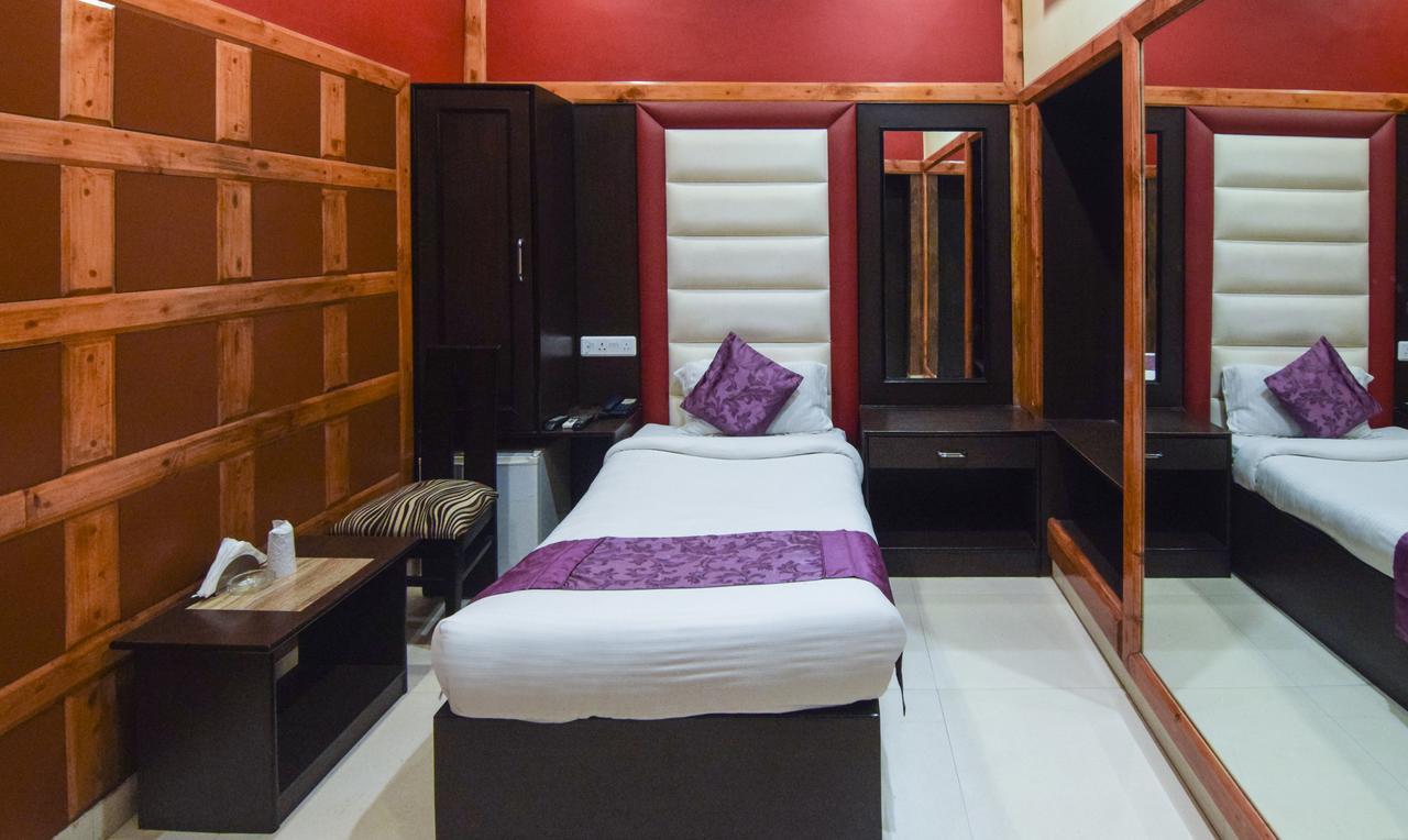 Hotel Varuna Benares Buitenkant foto