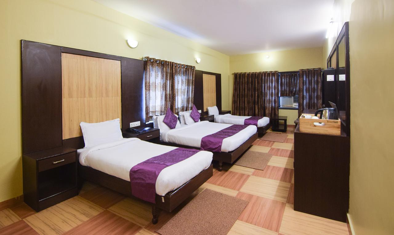 Hotel Varuna Benares Buitenkant foto