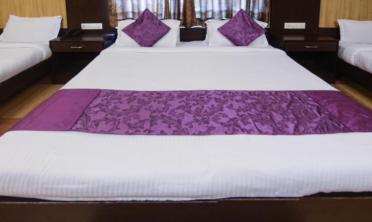 Hotel Varuna Benares Buitenkant foto